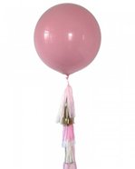Большой шар розовый с гирляндой тассел